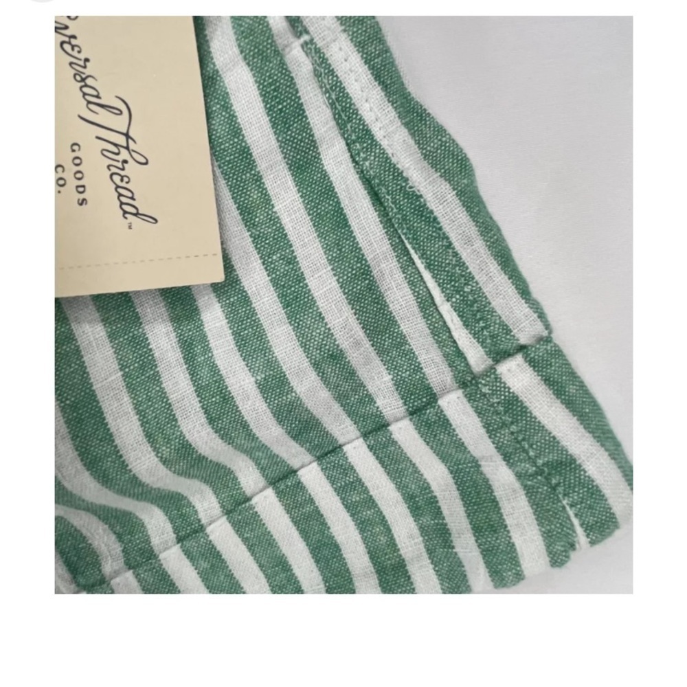 Universal Threads
Universal Thread
Green & White Stripe
Linen High Rise
Shorts - Picture 7 of 8